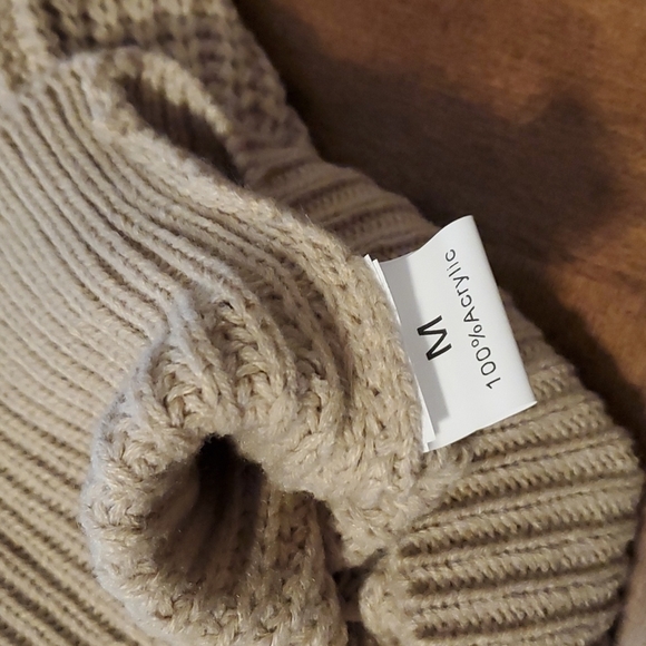 COLD SHOULDER SWEATER NWOT - Picture 8 of 8